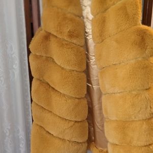 Luxury Faux fur and leather vest with pockets